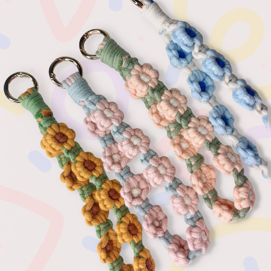 🌸 Handmade Crochet Flower Keychain / Wristlet